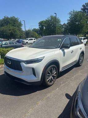 2 Tone Majestic White 2023 INFINITI QX60 AUTOGRAPH