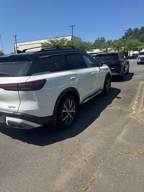 2 Tone Majestic White 2023 INFINITI QX60 AUTOGRAPH