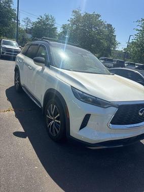 2 Tone Majestic White 2023 INFINITI QX60 AUTOGRAPH