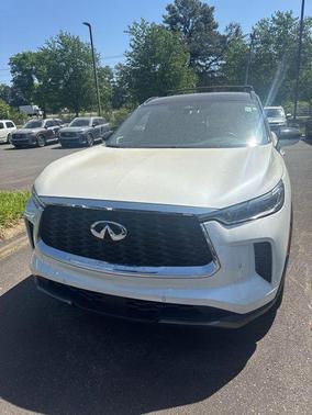 2 Tone Majestic White 2023 INFINITI QX60 AUTOGRAPH