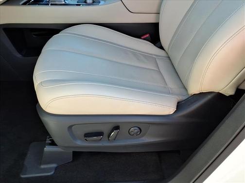 Majestic White 2025 INFINITI QX60 Luxe