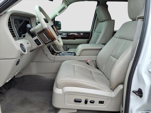 White Platinum Clearcoat Metallic 2014 Lincoln Navigator Base