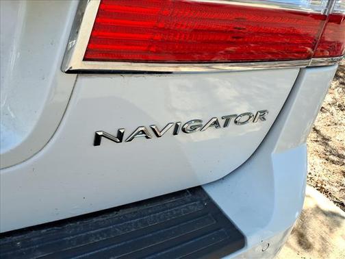 White Platinum Clearcoat Metallic 2014 Lincoln Navigator Base