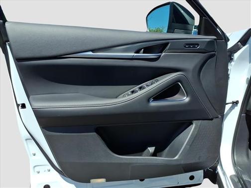 Radiant White 2027 INFINITI QX60 Luxe