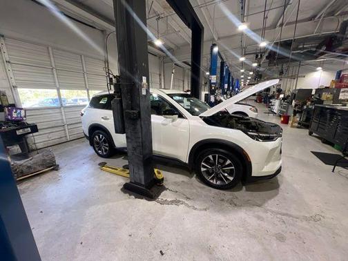 Majestic White 2023 INFINITI QX60 Luxe