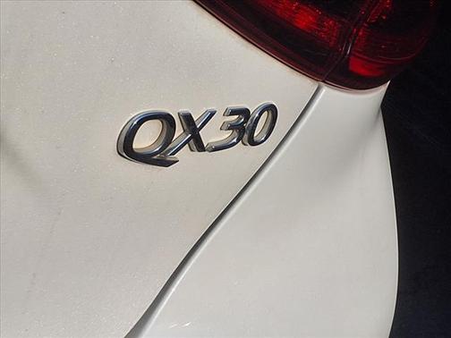 2019 INFINITI QX30 Luxe