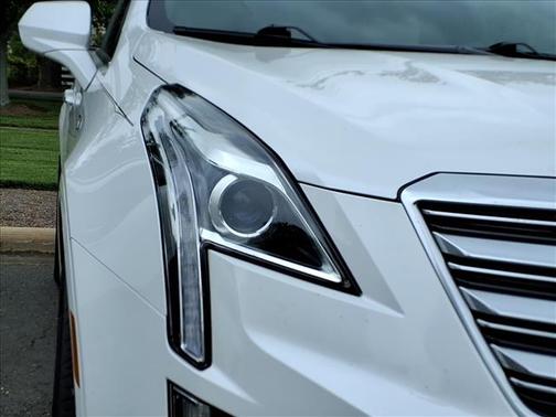 Crystal White Tri-Coat 2017 Cadillac XT5 Luxury