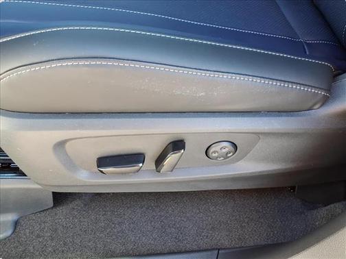 Rad Wht 2026 INFINITI QX60 SPORT