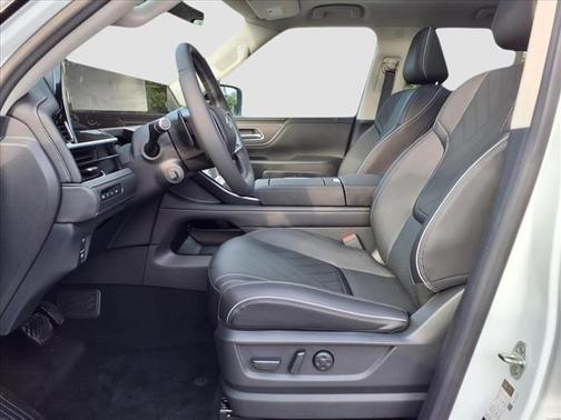 2025 INFINITI QX80 Luxe