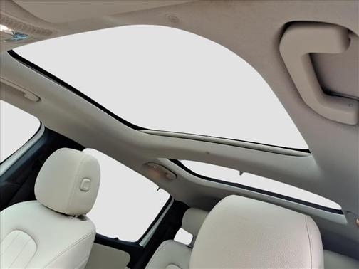 Digital White 2022 Mercedes-Benz GLB 250 Base