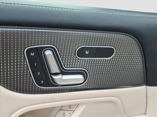 Digital White 2022 Mercedes-Benz GLB 250 Base
