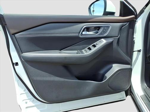 White 2023 Nissan Rogue Platinum