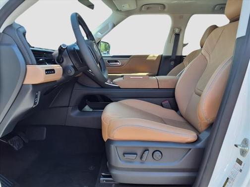 2025 INFINITI QX80 Luxe