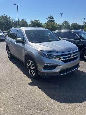 Lunar Silver Metallic 2017 Honda Pilot Elite