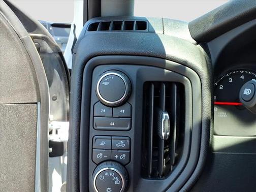 Summit White 2025 Chevrolet Silverado 2500 Custom