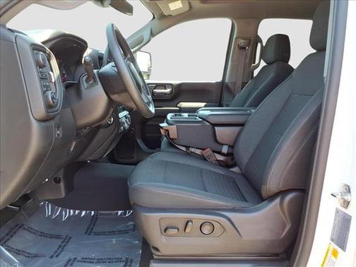 Summit White 2025 Chevrolet Silverado 2500 Custom