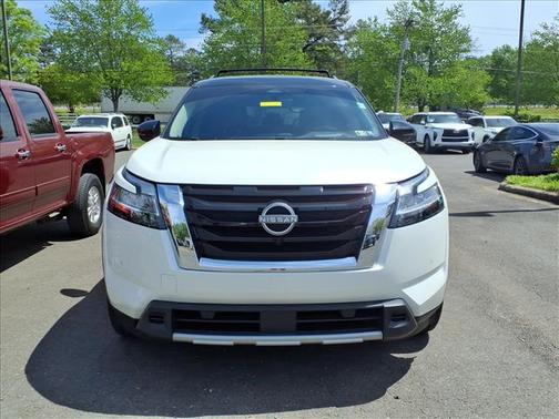 2 Tone White / Black Roof 2023 Nissan Pathfinder Platinum