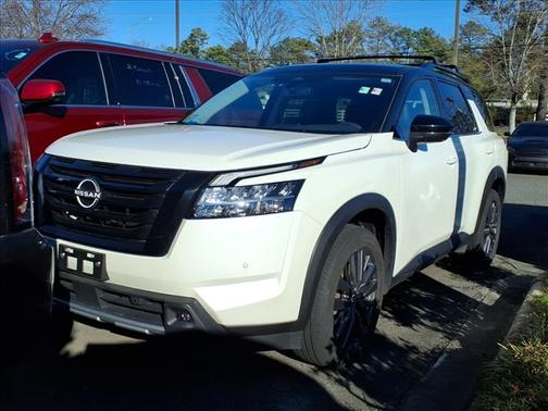 2023 Nissan Pathfinder SL