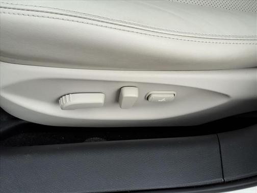 Majestic White 2023 INFINITI Q50 LUXE