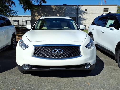 White 2017 INFINITI QX70 Base
