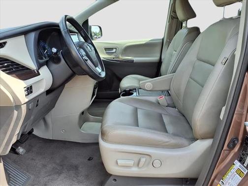 2019 Toyota Sienna XLE