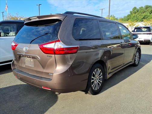 2019 Toyota Sienna XLE