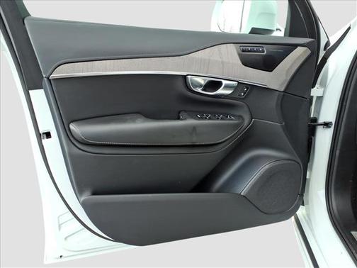 2022 Volvo XC90 Recharge Plug-In Hybrid T8 Inscription 7 Passenger