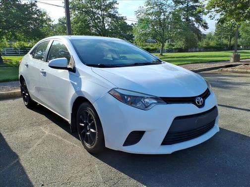 Super White 2015 Toyota Corolla L