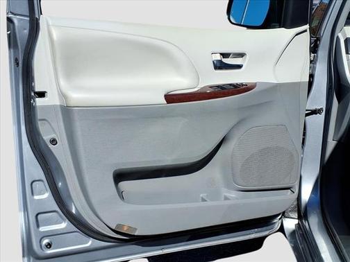 2013 Toyota Sienna XLE