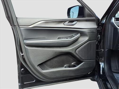 Diamond Black 2023 Jeep Grand Cherokee L Laredo