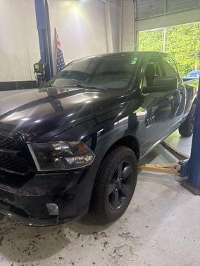 Brilliant Black Crystal Pearlcoat 2019 RAM 1500 Classic Express