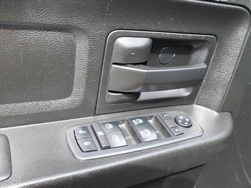 Brilliant Black Crystal Pearlcoat 2019 RAM 1500 Classic Express