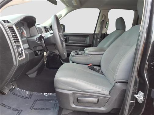 Brilliant Black Crystal Pearlcoat 2019 RAM 1500 Classic Express