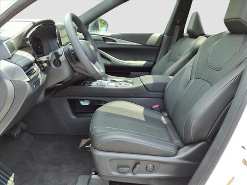 Radiant White 2027 INFINITI QX65 LUXE