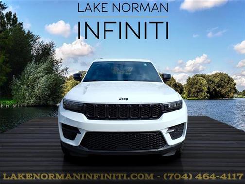 Bright White Clearcoat 2023 Jeep Grand Cherokee Altitude