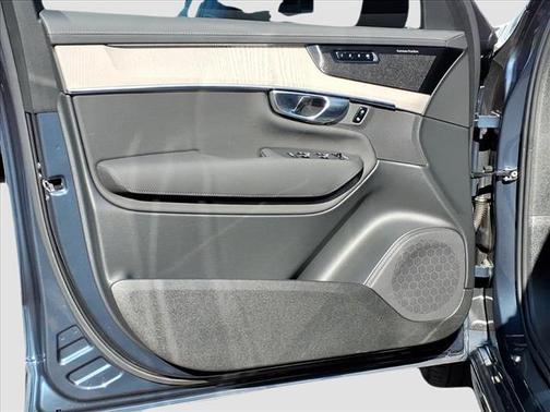 2025 Volvo XC90 Plug-In Hybrid T8 Ultra 7-Seater