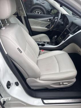 2023 INFINITI Q50 LUXE