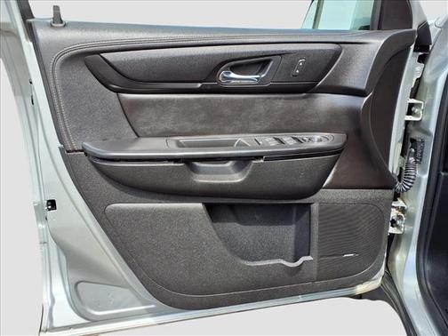 Silver Ice Metallic 2017 Chevrolet Traverse 2LT