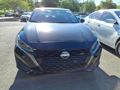 Super Black 2025 Nissan Altima SR