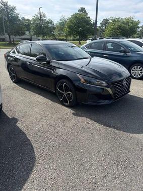 Super Black 2025 Nissan Altima SR