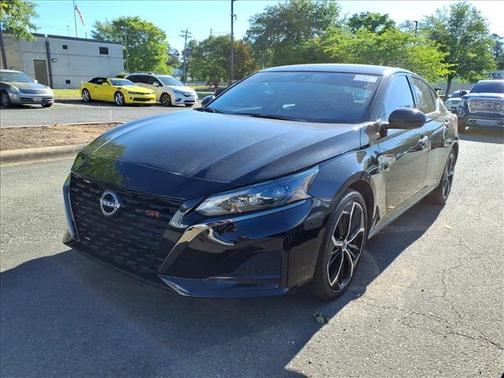 Super Black 2025 Nissan Altima SR