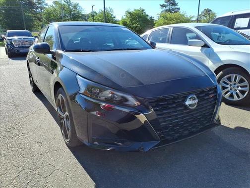 Super Black 2025 Nissan Altima SR