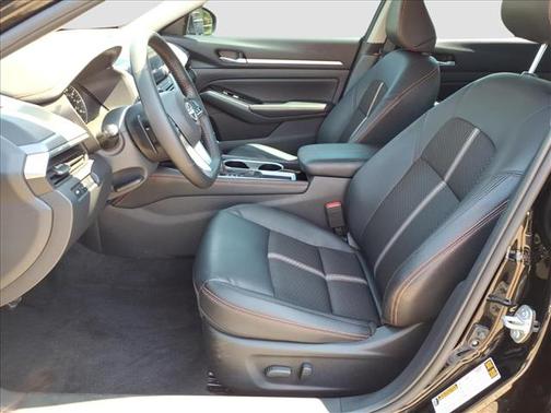 Super Black 2025 Nissan Altima SR