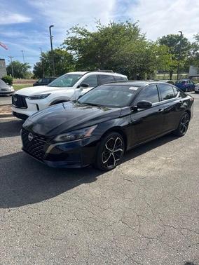 Super Black 2025 Nissan Altima SR