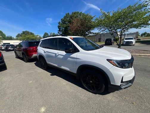 Platinum White Pearl 2024 Honda Passport Black Edition