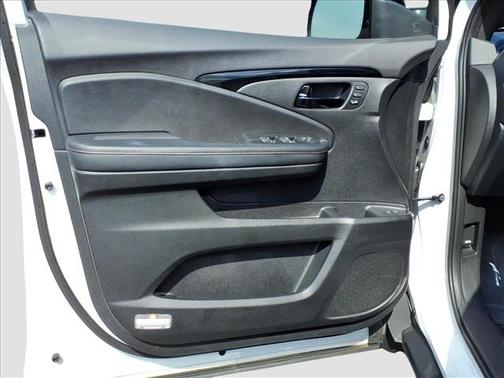 Platinum White Pearl 2024 Honda Passport Black Edition
