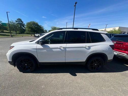 Platinum White Pearl 2024 Honda Passport Black Edition