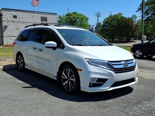 White Diamond Pearl 2018 Honda Odyssey Elite