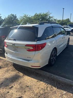 White Diamond Pearl 2018 Honda Odyssey Elite