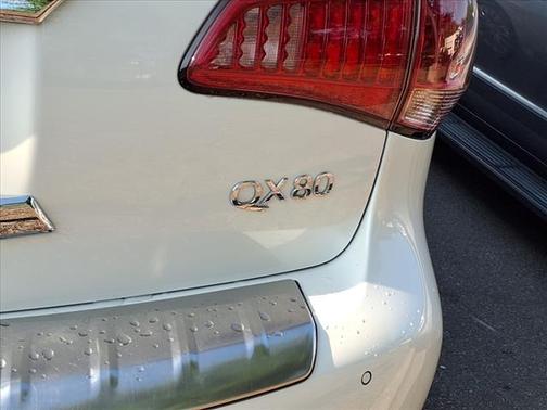 2017 INFINITI QX80 Base